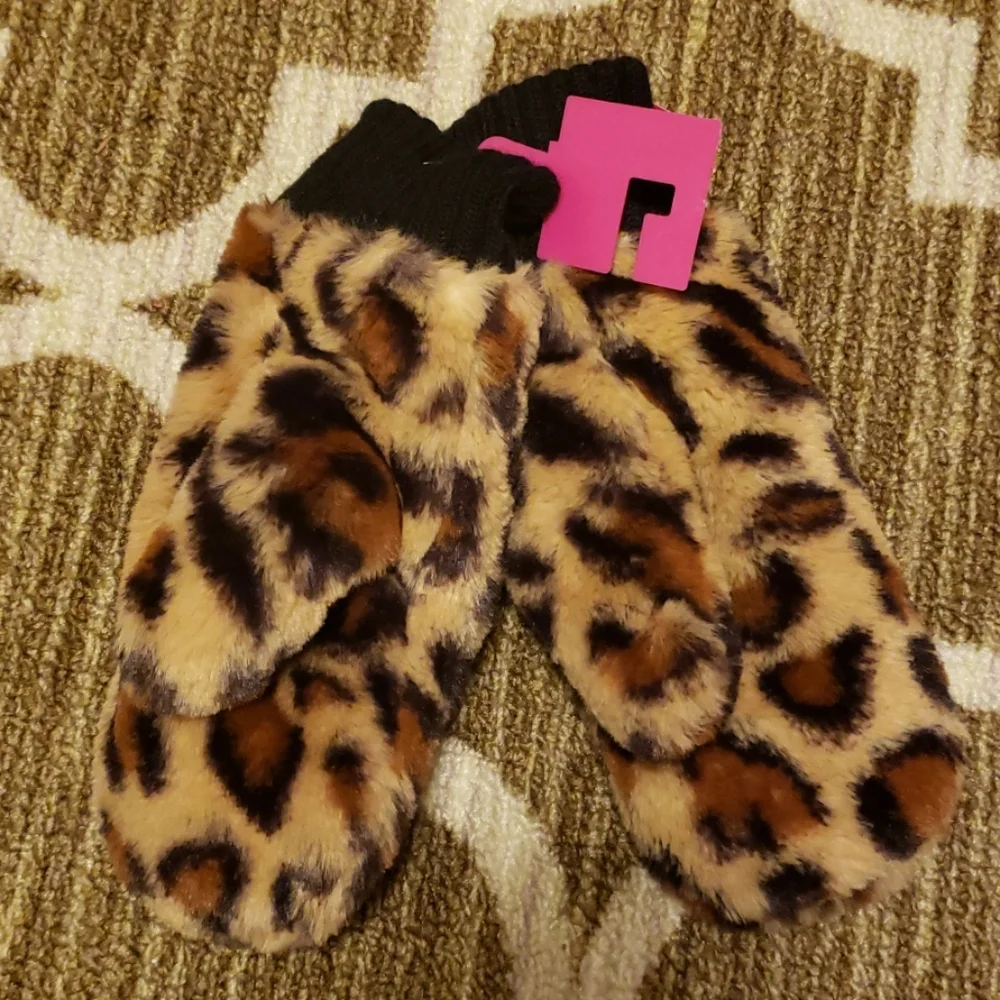Leopard Mittens - NEW!